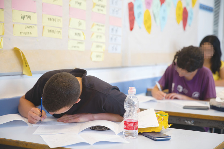 תלמידים בבחינת בגרות, אילוסטרציה (למצולמים אין קשר לנאמר בכתבה)