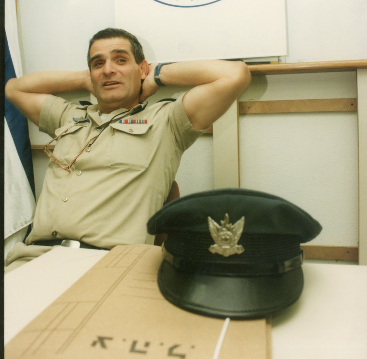 &quot;איזו מורשת אנחנו משאירים&quot;?. תא&quot;ל עשהאל, 1997. צילום: ראובן קסטרו