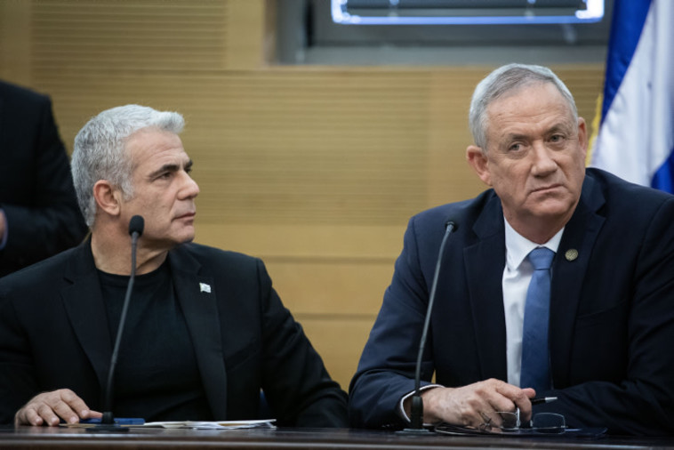 בני גנץ, יאיר לפיד