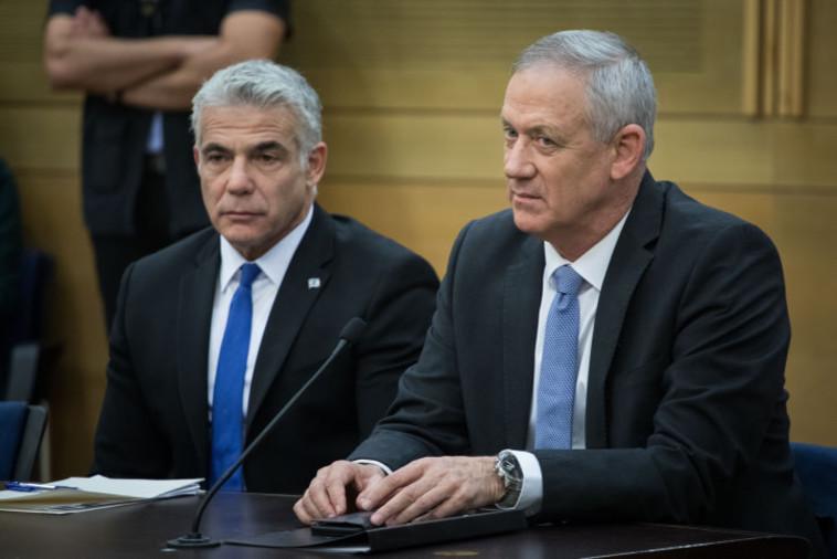 בני גנץ ויאיר לפיד. צילום: הדס פרוש, פלאש 90