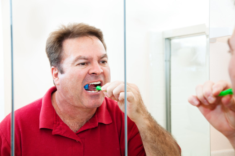 צחצחו שיניים לפני השינה (צילום: ingimage ASAP)