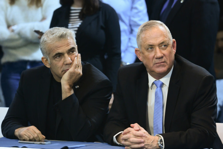 בני גנץ, יאיר לפיד