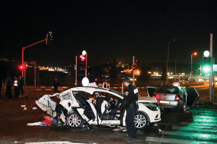 זירת התאונה, צילום: יונתן זינדל, פלאש 90