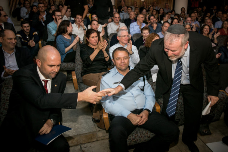 אביחי מנדלבליט, אמיר אוחנה