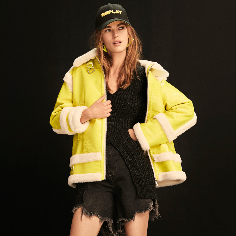 מעיל צהוב ניאון - ריפליי 699 ש&quot;ח. צילום: יח&quot;צ חו&quot;ל.