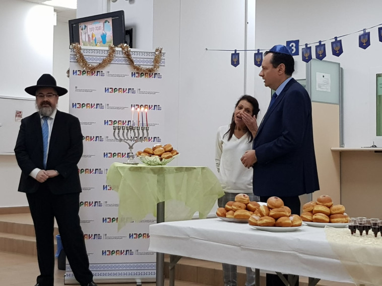 יפה יששכר בהדלקת נרות במוסקבה. קרדיט: שגרירות ישראל במוסקבה