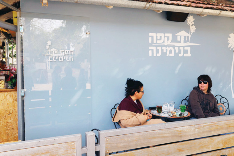 קפה בנימינה. צילום: גארי רזניקובסקי