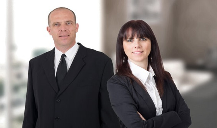 עורכי הדין איריס גרבר ומוטי גרטל. צילום: אקסטרה קידום אתרים | בניית אתרים.
