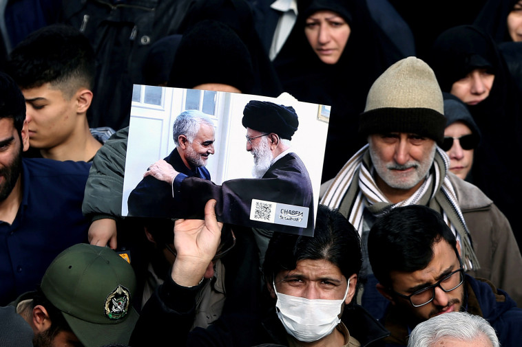 מפגינה איראנית מתאבלת על מותו של סולימאני. צילום: רויטרס