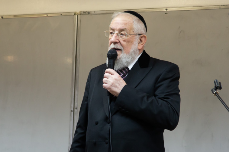 הרב ישראל מאיר לאו מרצה במסגרת קורס המנהיגות