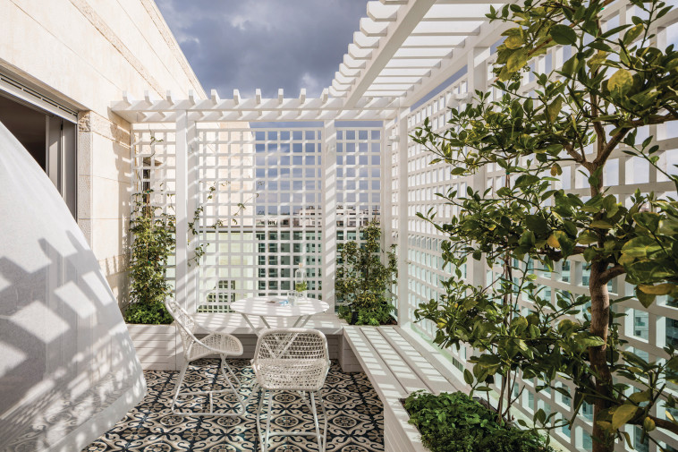 מרפסות הדורשות פתרונות מיוחדים, צילום: עמית גירון