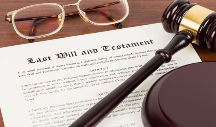 צוואה בבית משפט. צילום: שאטרסטוק.