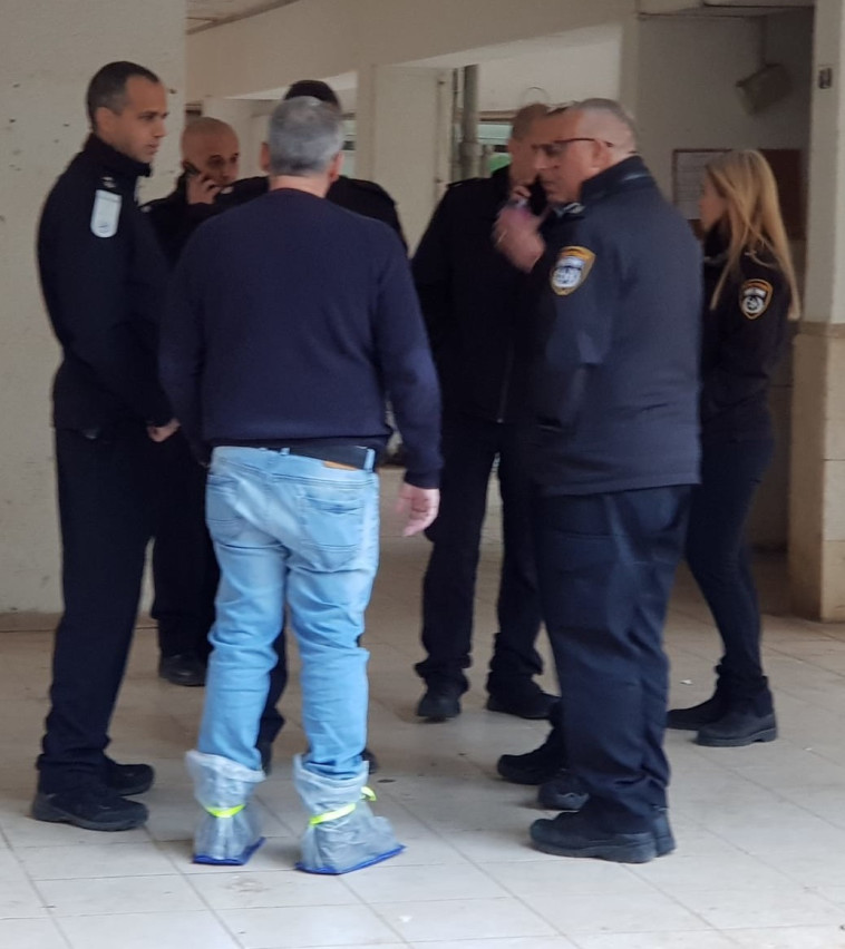 שוטרים בזירה. צילום: דוברות המשטרה