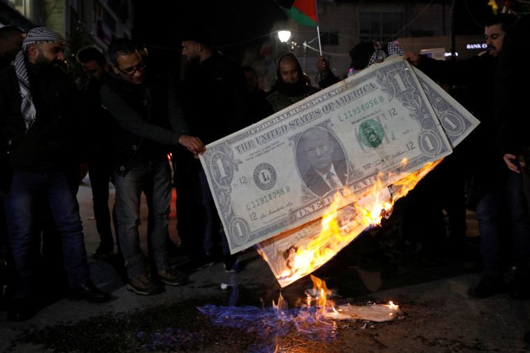 מחאה פלסטינית נגד תוכנית המחאה, רויטרס