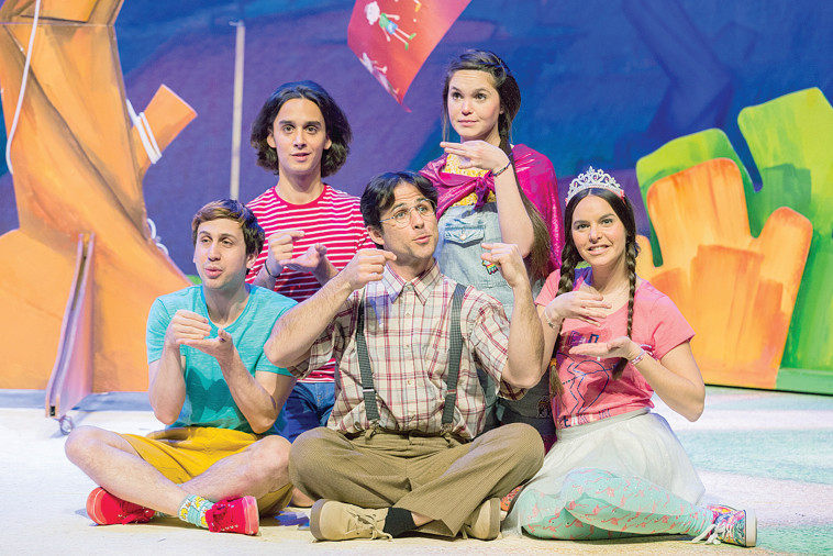 מההצגה ''נשיקה בכיס'' בהפקת המדיטק, בימוי יערה רשף-נהור