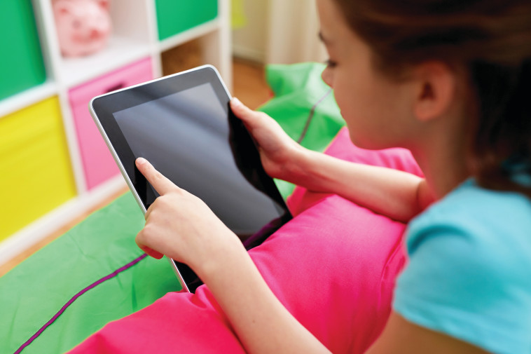 התמכרות למסכים. אילוסטרציה: אינג אימג'