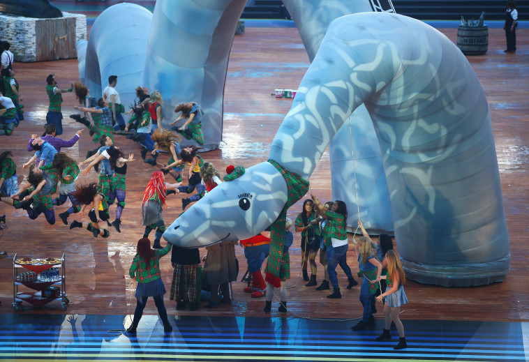 בובה של נסי בטקס רשמי בגלזגו, סקוטלנד