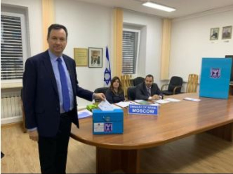 יעקב לבנה,  ממלא מקום השגריר במוסקבה