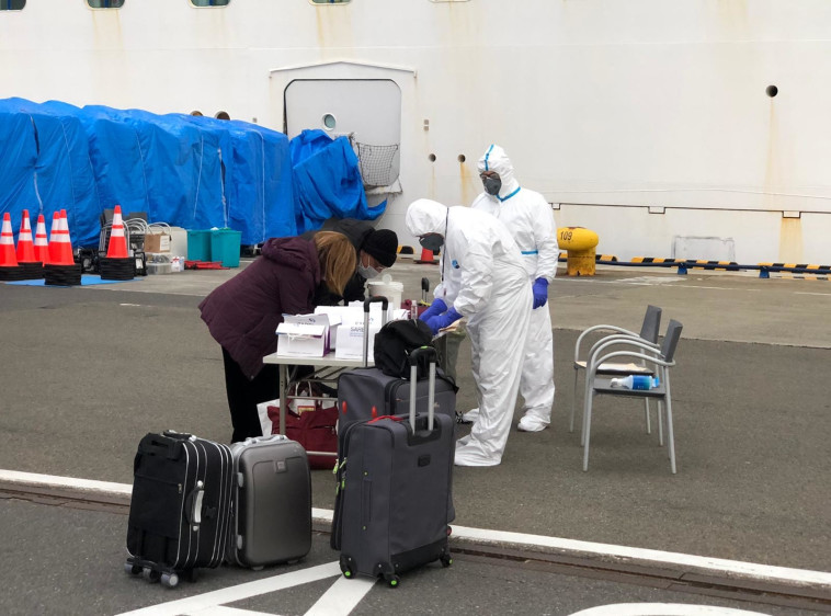 פינוי הנוסעים מהספינה. צילום: שגרירות ישראל ביפן