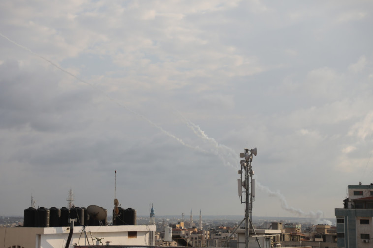 שיגור רקטות מרצועת עזה. צילום: מג'די פתחי/TPS