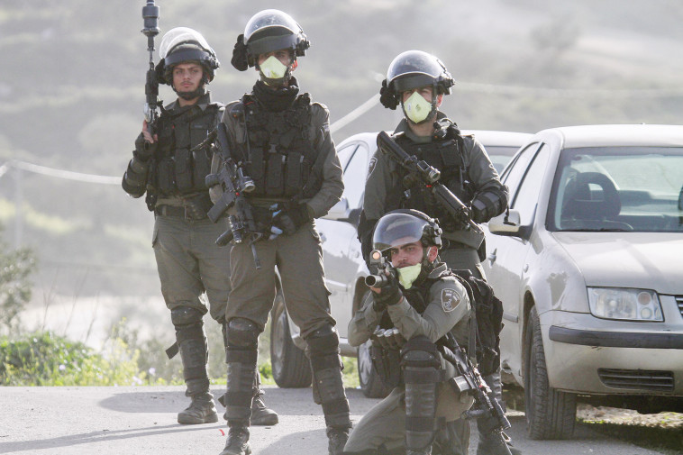 חיילי צה''ל עם מסיכות