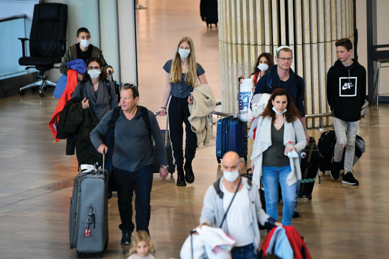 קורונה בנתב''ג (למצולמים אין קשר לכתבה)