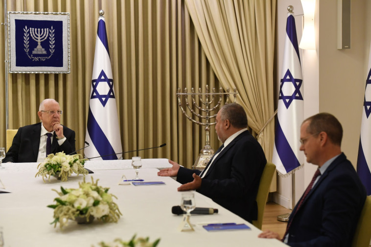 הנשיא ריבלין עם יו''ר ישראל ביתנו ליברמן וח''כ פורר (צילום: קובי גדעון, לע''מ)