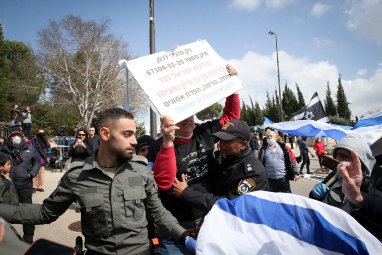 שיירת המחאה נגד אדלשטיין (צילום: יונתן זינדל, פלאש 90)