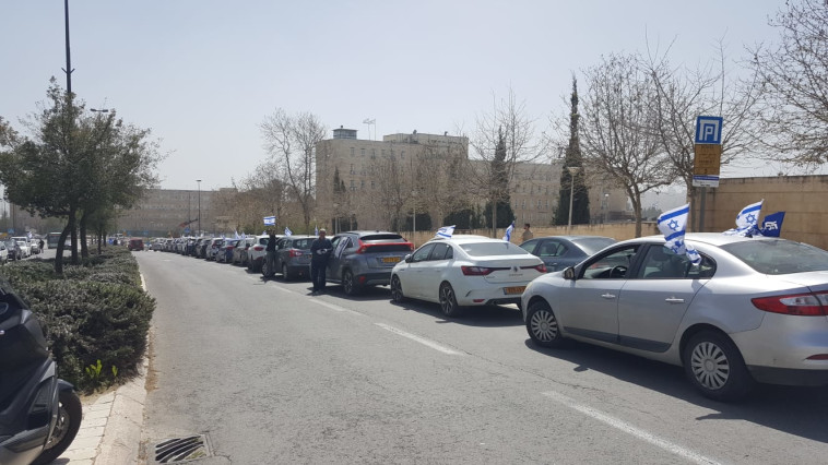 שיירת המכוניות של אם תרצו נגד בג''ץ