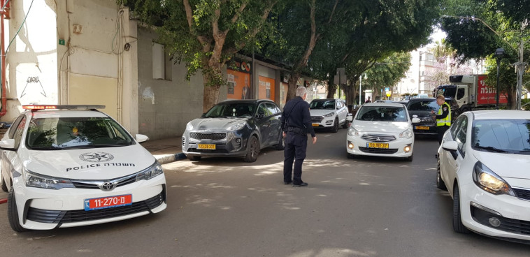 המשטרה פורסת מחסומים בפתח תקווה