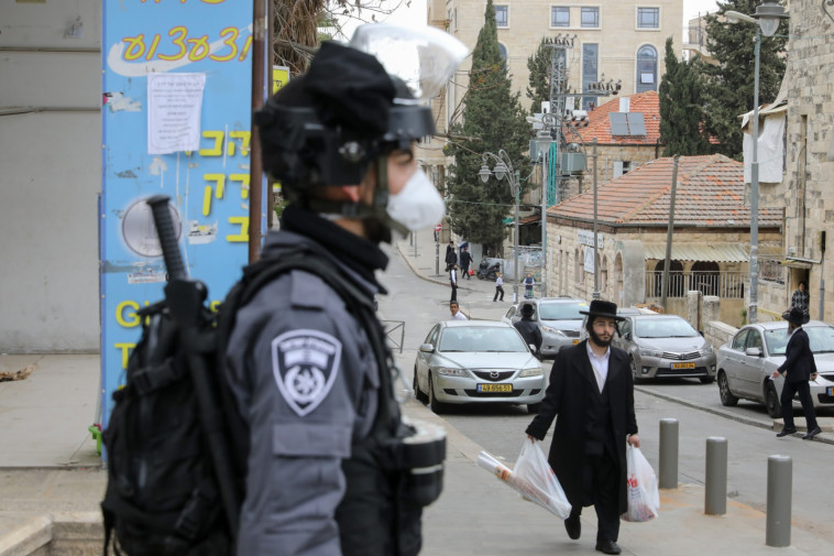 קורונה: אכיפת המשטרה במאה שערים, ירושלים (צילום: מארק ישראל סלם)