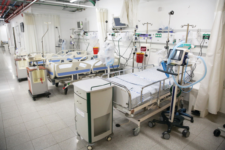 מחלקת קורונה בבית החולים זיו, ארכיון (צילום: דוד כהן, פלאש 90)