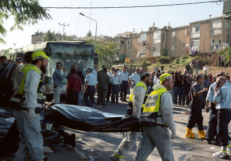 הפיגוע בקו 20 בירושלים, 2002 (צילום: פלאש 90)