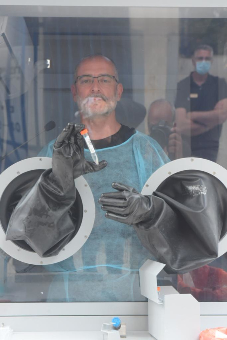 עמדה סטרילית לבדיקת קורונה