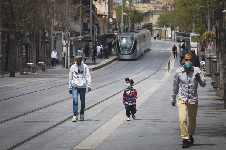 אנשים ברחובות ירושלים - למצולמים אין קשר לנאמר בכתבה