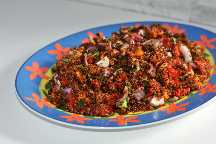 סלט קינואה אדומה