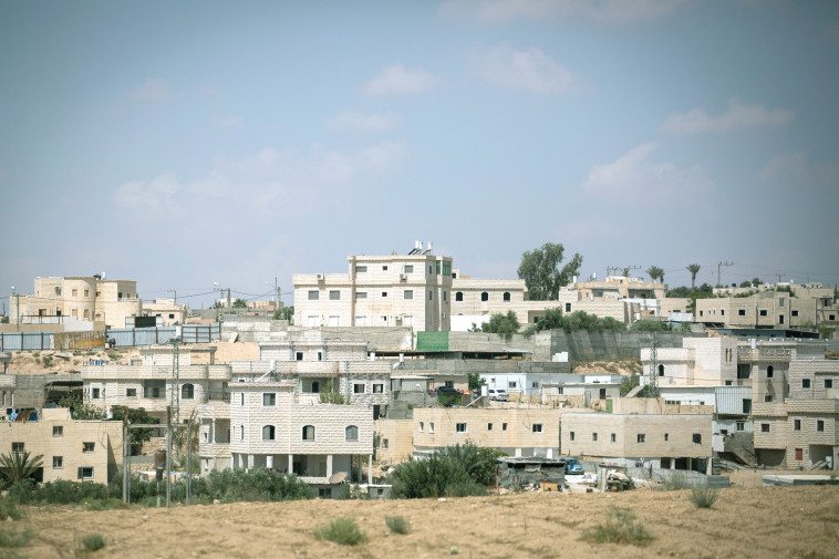 החמולות מנהלות את העסק. העיירה חורה שבנגב