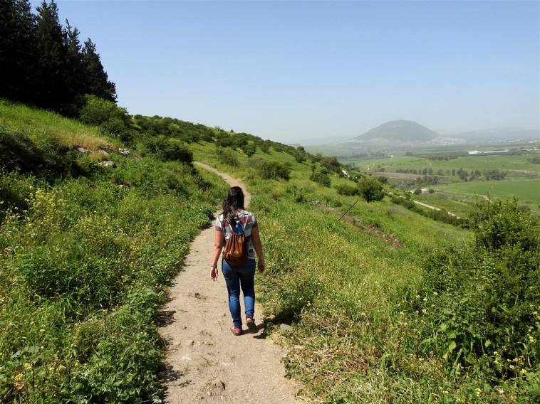 מטיילים בנחל תבור 