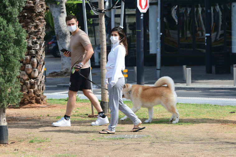 זוג בימי הקורונה