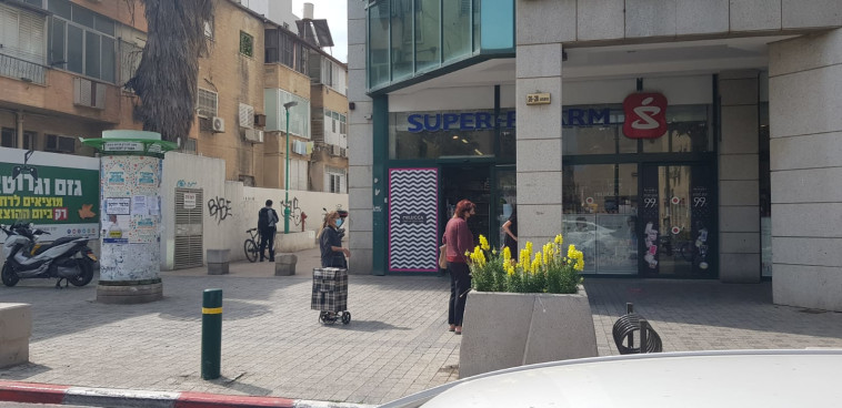 עומדים בצפירה בפתח תקווה