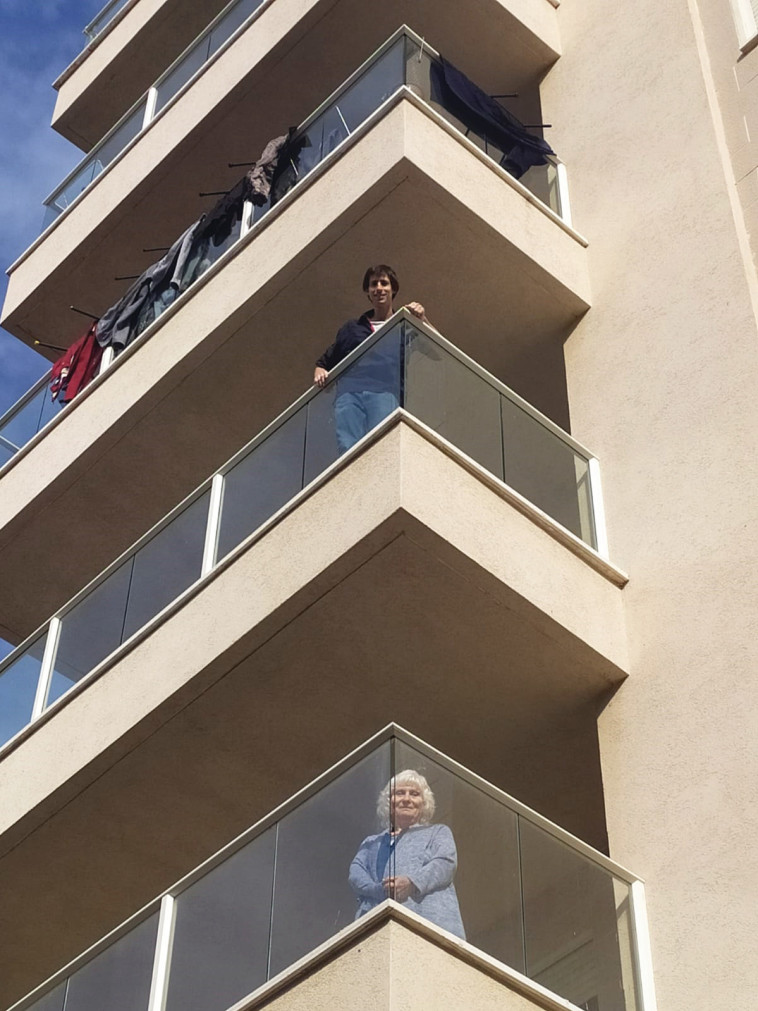 השכנים יובל קציר ופיה קמחי