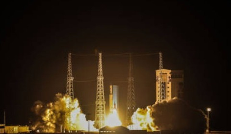 שיגור הלווין האיראני ''נור'' (צילום: רשתות ערביות)