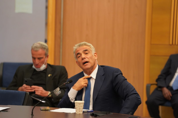 יאיר לפיד בדיון בכנסת