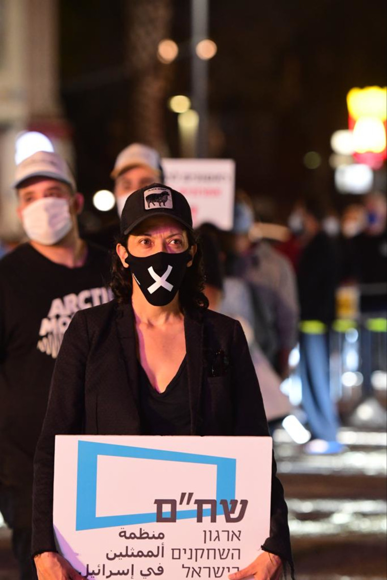 השחקנית אסי לוי במחאת האמנים בכיכר רבין, ת״א