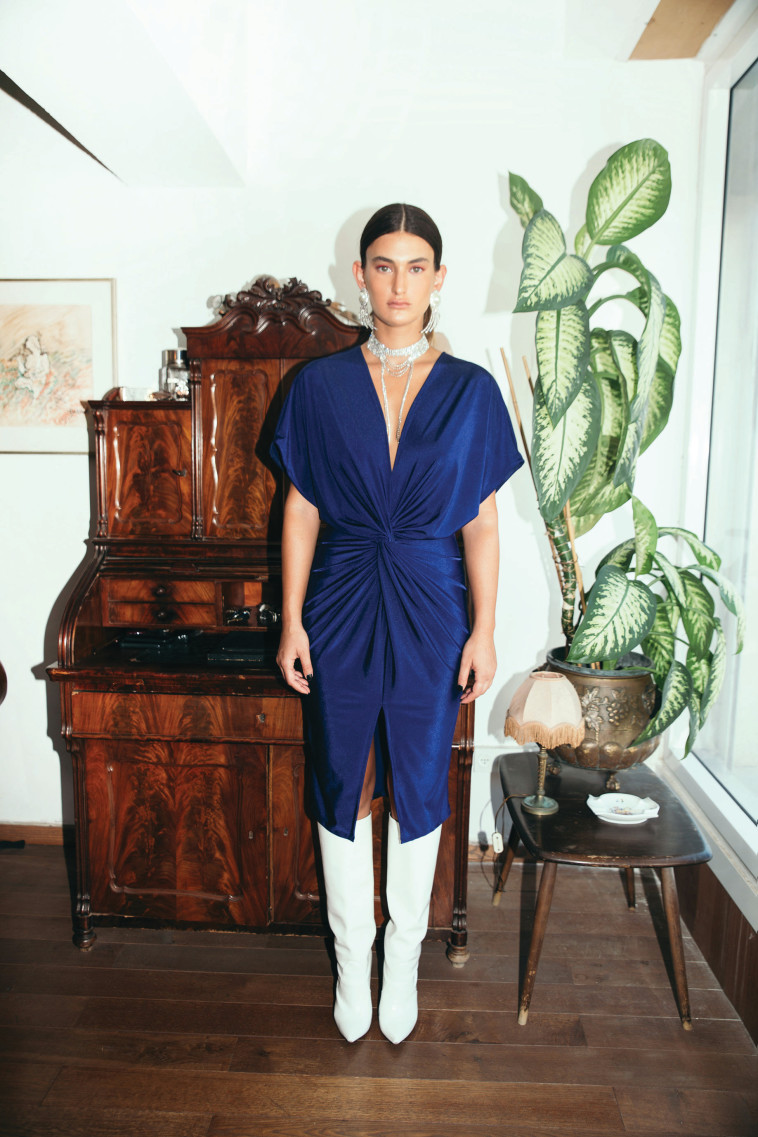 ברק להב, 890 שקל