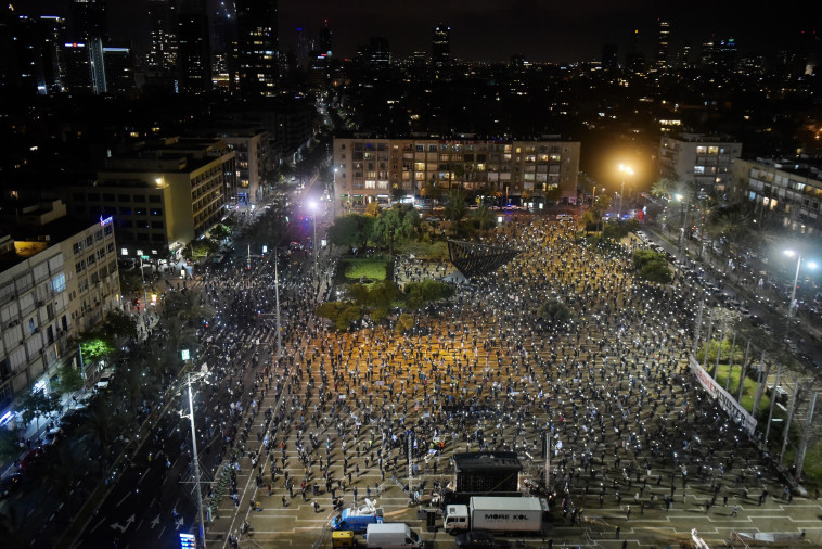 מחאת הדגלים השחורים בכיכר רבין