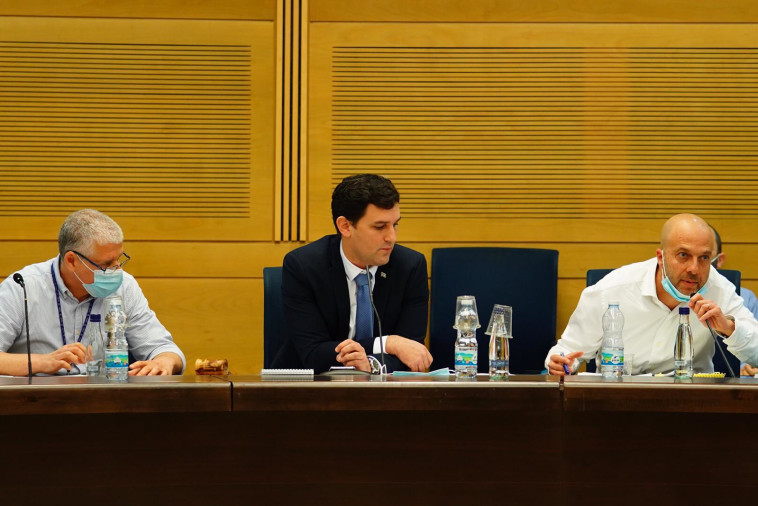 הדיון בוועדה