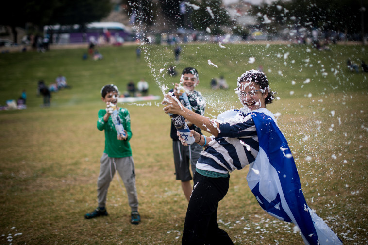 עצמאות בפארק בימים שבשגרה (צילום: יונתן זינדל, פלאש 90)