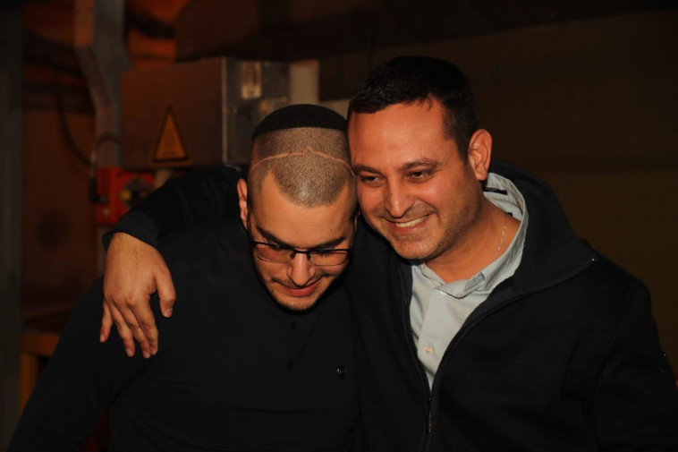 רן אבוטבול ומנהלו עופר קרן