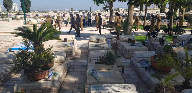 החלקה הצבאית בבית העלמין סגולה בפתח תקווה